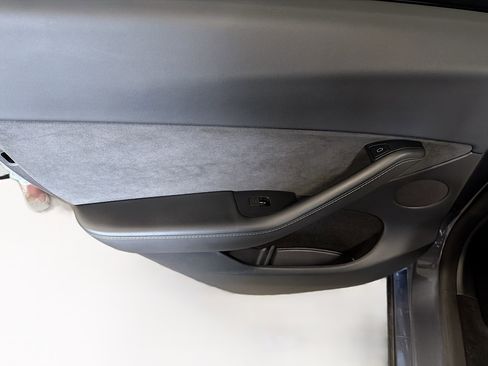 Used 2023 Tesla Model Y Long Range AWD/4WD image 26