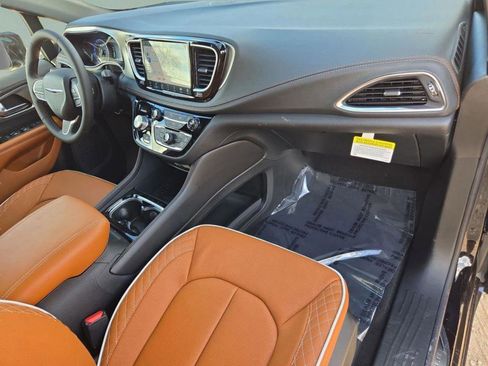 New 2026 Chrysler Pacifica Pinnacle w/ Trailer Tow Group image 27