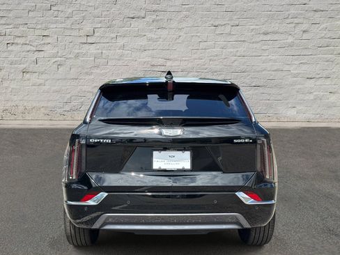 Certified 2025 Cadillac Optiq Luxury 2 w/ LPO, Floor Liner Package AWD/4WD image 4