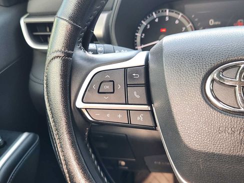 Used 2023 Toyota Highlander LE FWD image 26