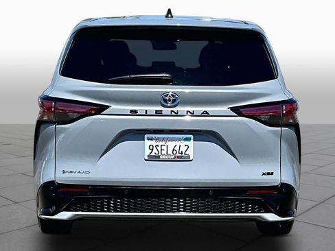 Used 2025 Toyota Sienna XSE AWD/4WD image 4
