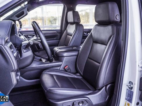 Used 2024 Chevrolet Suburban LT RWD image 18