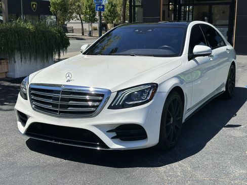 Used 2020 Mercedes-Benz S 560 4MATIC Sedan w/ AMG Line Exterior image 4