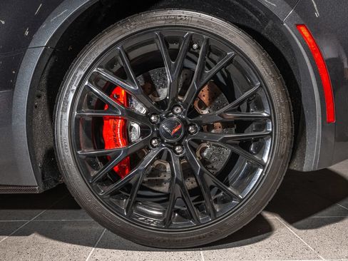 Used 2017 Chevrolet Corvette Z06 w/ Z07 Performance Package RWD image 33