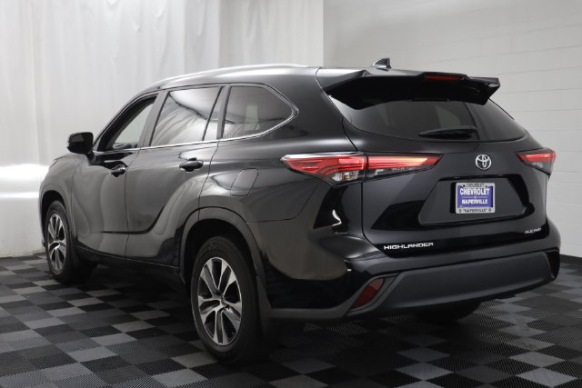 Used 2023 Toyota Highlander XLE AWD/4WD image 16