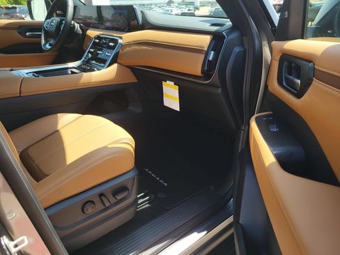 New 2026 Nissan Armada SL w/ Captain's Chari Seat Package AWD/4WD image 11