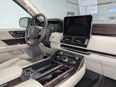 Used 2020 Lincoln Navigator Reserve w/ Luxury Package image 48