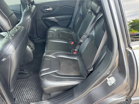 Used 2020 Jeep Cherokee Latitude Plus w/ Cold Weather Group FWD image 10