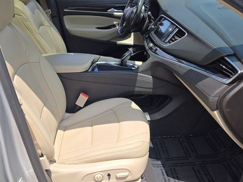Used 2018 Buick Enclave Essence FWD image 5