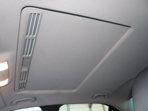 Used 2013 Mercedes-Benz E 350 Sedan image 34