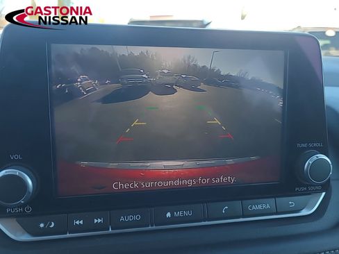 Used 2023 Nissan Rogue SV image 34