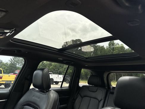 Used 2023 Jeep Grand Cherokee Overland RWD image 33