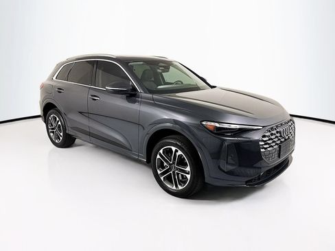 Used 2025 Audi Q5 Premium w/ Premium Plus AWD/4WD image 3