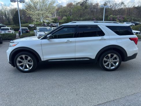 Used 2020 Ford Explorer Platinum w/ Premium Technology Package image 3