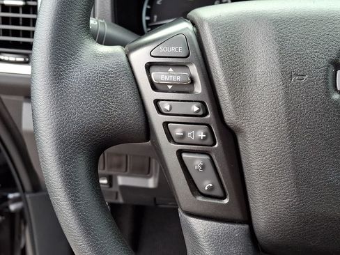 Used 2024 Nissan Frontier SV AWD/4WD image 21