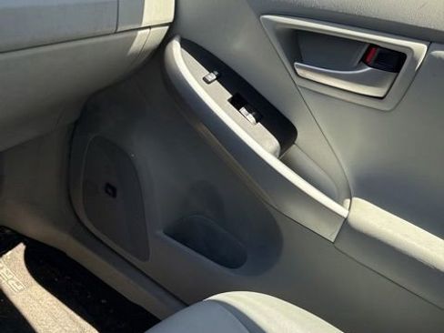 Used 2015 Toyota Prius Four FWD image 19