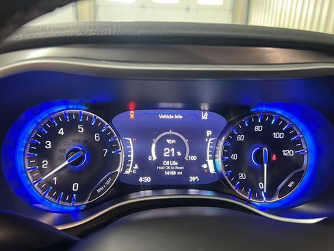 Used 2024 Chrysler Pacifica Touring-L image 20