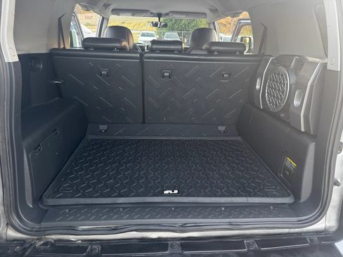 Used 2007 Toyota FJ Cruiser 4WD w/ Upgrade Pkg 2 image 9