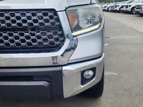 Used 2018 Toyota Tundra SR5 w/ SR5 Upgrade Package AWD/4WD image 15