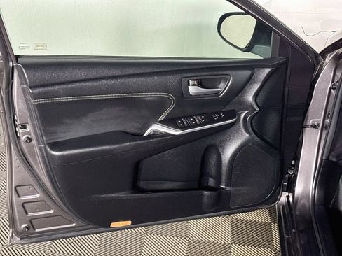 Used 2015 Toyota Camry XLE w/ Moonroof Package FWD image 10