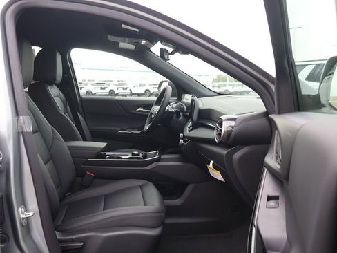 New 2026 Chevrolet Equinox LT w/ Convenience Package II FWD image 43