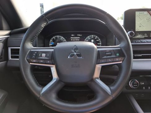 Used 2024 Mitsubishi Outlander SE Black Edition FWD image 23