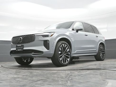New 2026 Volvo XC90 T8 Plus w/ Protection Package image 22