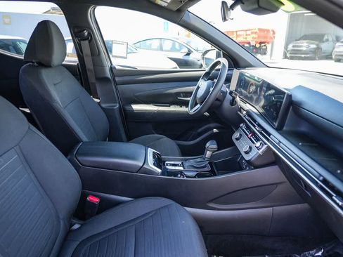 Used 2025 Hyundai Santa Cruz SE FWD image 16