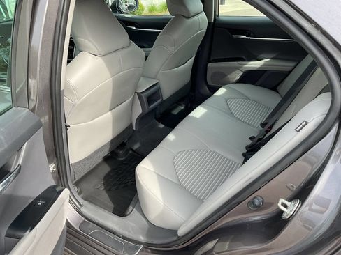 Used 2018 Toyota Camry SE w/ Moonroof Package FWD image 28