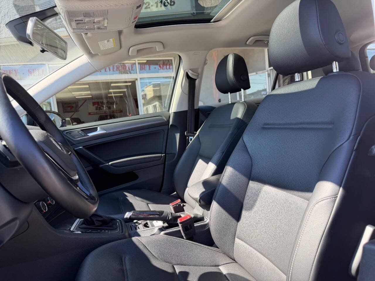 Used 2018 Volkswagen Golf SE FWD image 19