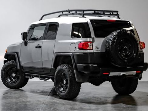 Used 2010 Toyota FJ Cruiser 2WD w/ Convenience Pkg image 12