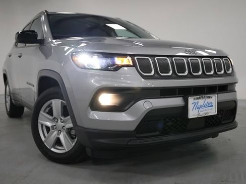 Used 2022 Jeep Compass Latitude w/ Convenience Group FWD image 1