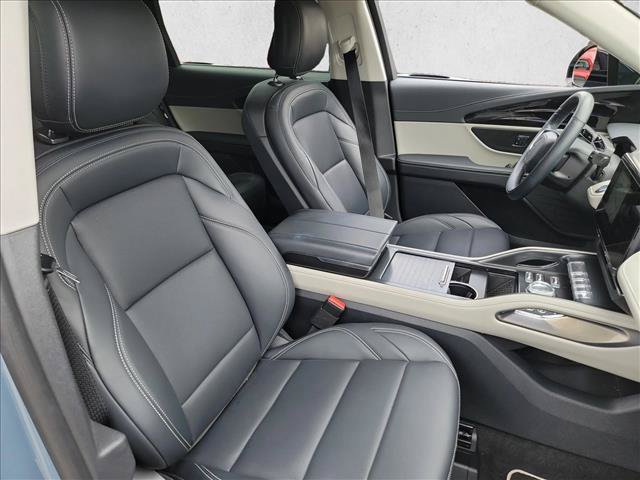 Used 2025 Lincoln Nautilus Premier AWD/4WD image 15