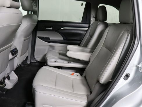 Used 2017 Toyota Highlander Limited Platinum image 17