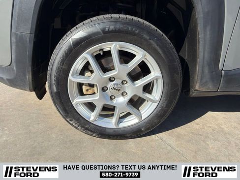 Used 2022 Jeep Renegade Latitude w/ Convenience Group AWD/4WD image 11