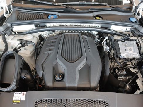 Certified 2022 Porsche Macan image 20