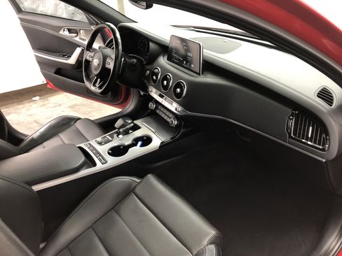 Used 2018 Kia Stinger GT2 image 14