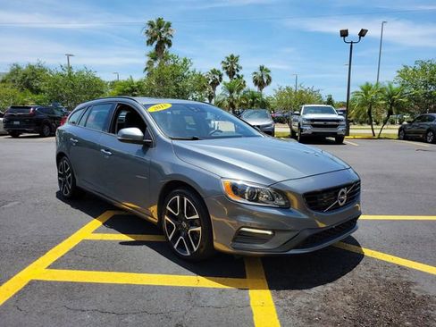 Used 2018 Volvo V60 T5 Dynamic w/ Vision Package FWD image 2