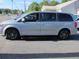 Used 2017 Dodge Grand Caravan SE image 3