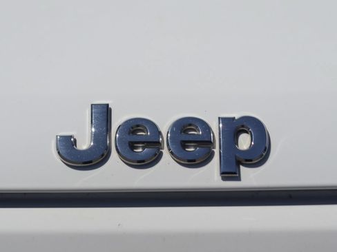 Used 2016 Jeep Patriot Latitude w/ Sun/Sound Group FWD image 41
