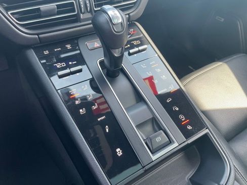 Used 2022 Porsche Macan S w/ Premium Package Plus image 17