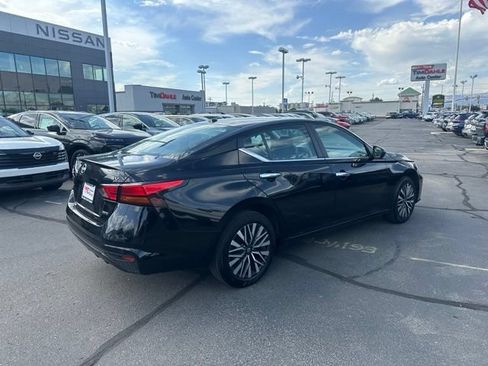 Used 2024 Nissan Altima 2.5 SV AWD/4WD image 12