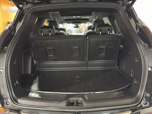 Used 2024 Buick Enclave Avenir image 23