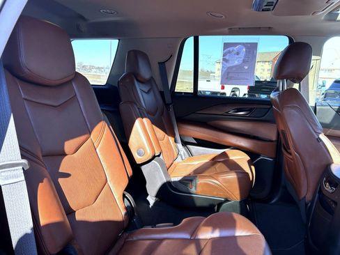 Used 2017 Cadillac Escalade Luxury image 23