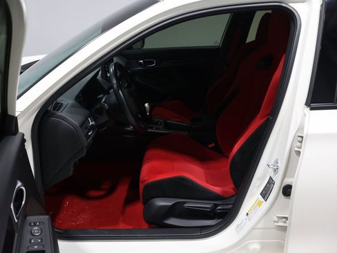 Used 2024 Honda Civic Type R image 9