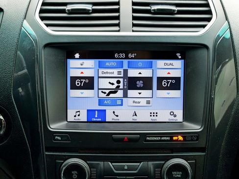 Used 2017 Ford Explorer XLT w/ Equipment Group 202A AWD/4WD image 52