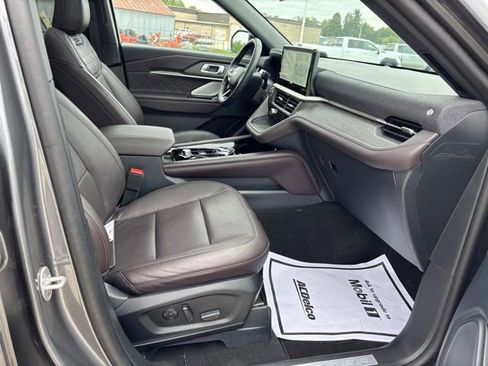Used 2025 Ford Explorer Platinum w/ Ultimate Package AWD/4WD image 26