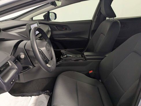 Used 2025 Toyota Prius LE FWD image 10