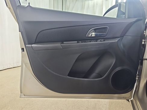 Used 2015 Chevrolet Cruze LT image 30