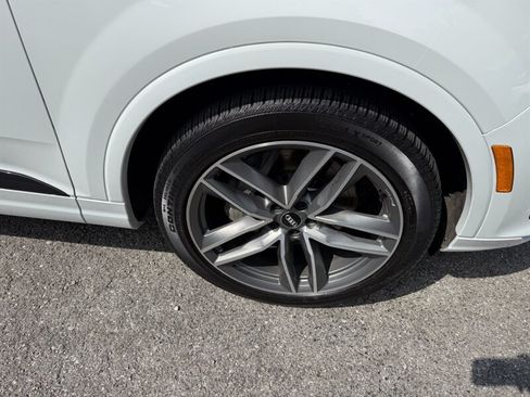 Used 2018 Audi Q7 3.0T Prestige w/ Prestige Package AWD/4WD image 13